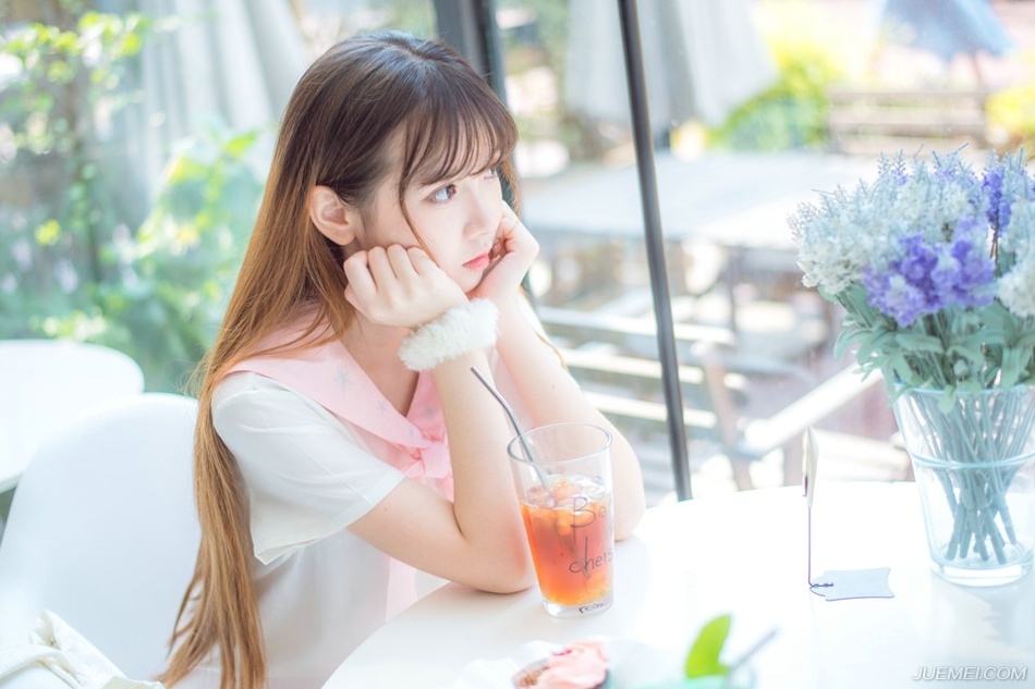 “子度来了？”刘璋苦涩一笑，目光突然一动，看向孟达道：“当初吕布在冀州推广均田，致使万民争相拥护，如今我于益州推广均田，虽恶世家，然惠及百姓，孟达速去张贴榜文，言国难当头，邀万民守城！”
